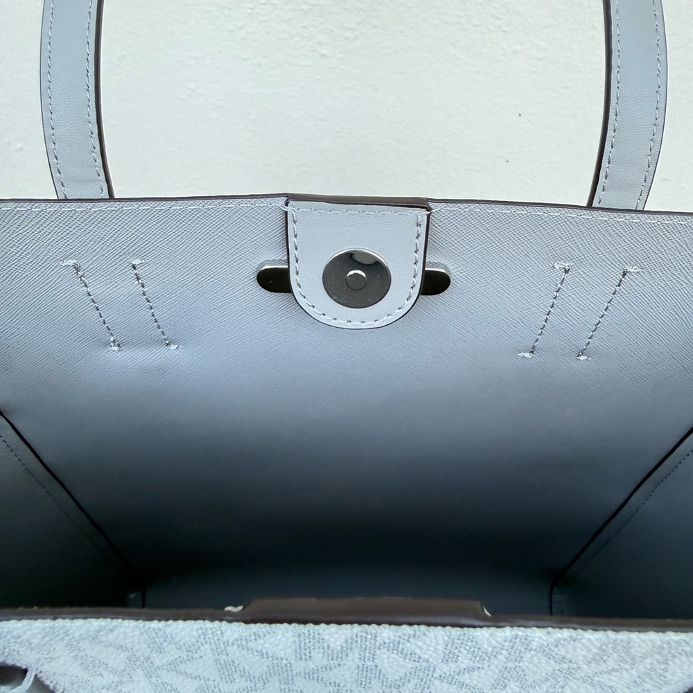 Michael Kors Vincent Signature Monogram Tote with Card Holder Charm 👜🔥 - Picture 9 of 16